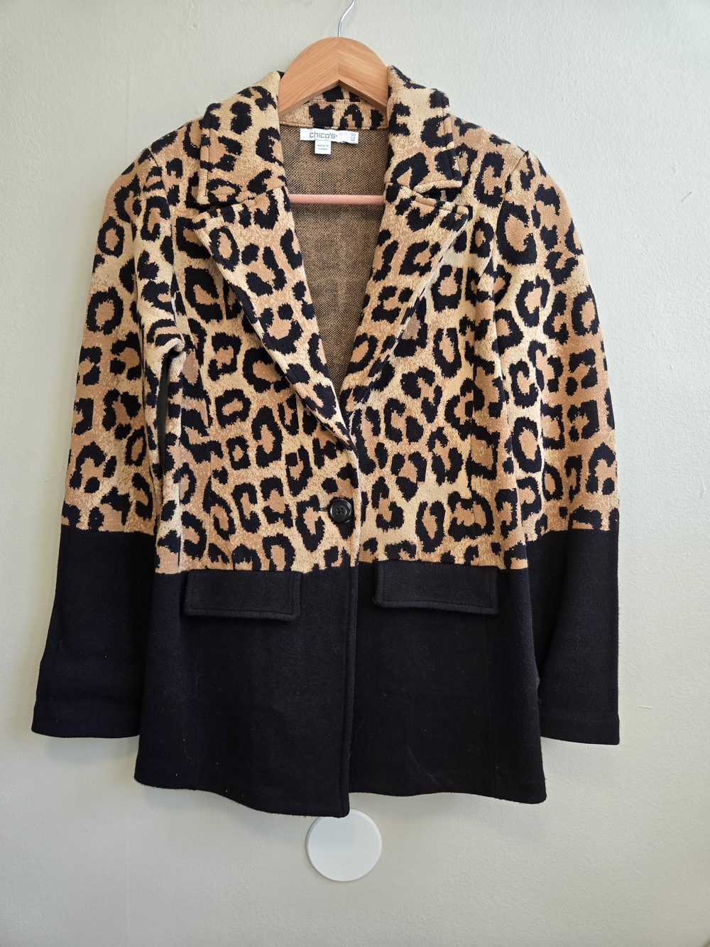 *EUC*  Chico's Leopard Print Knit Blazer with Black Colorblock, 00
